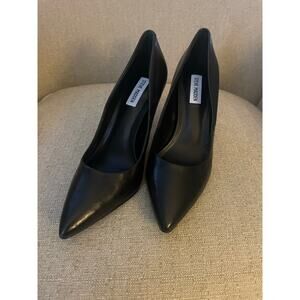 Steve Madden Classic black pumps,  S84